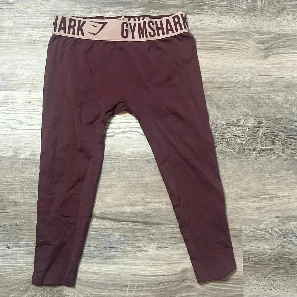Women’s Maroon colored Cropped Seamless GymShark leggings size XS